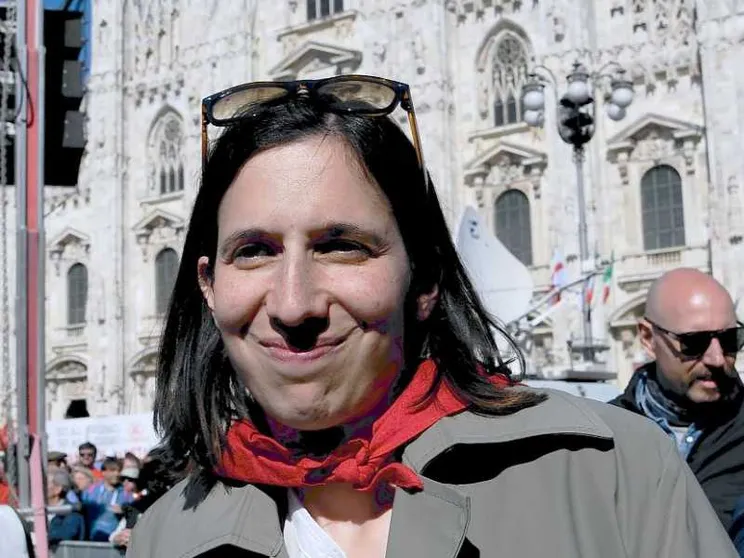 La diaspora preoccupa Schlein. E fa notizia il look curato da «un'armocromista»