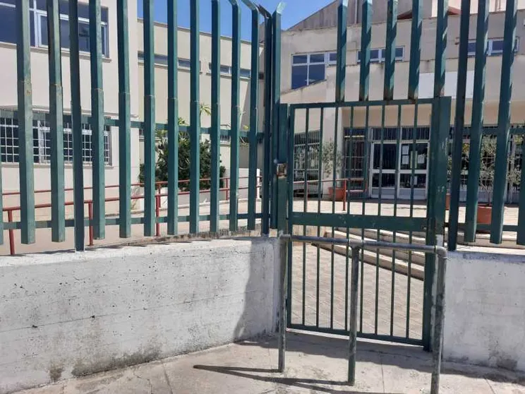 Dopo lo choc della preside arrestata la comunità dello Zen vuole ripartire