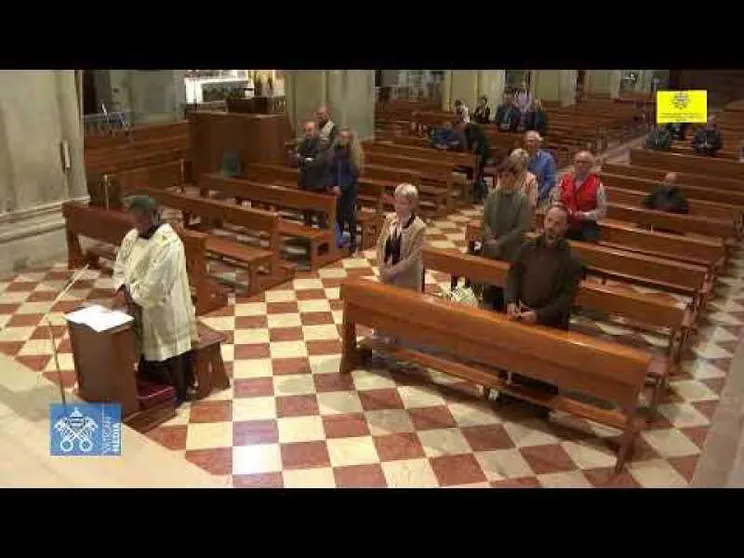Il Rosario in Piazza San Pietro. Padre Maggioni: «Apriamo i cuori»