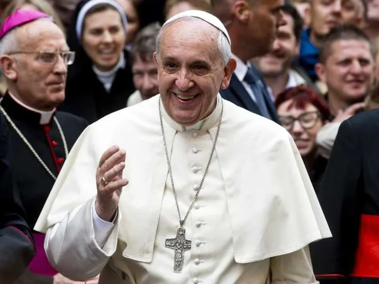 Papa Francesco: ripensare il mondo, strada di felicità