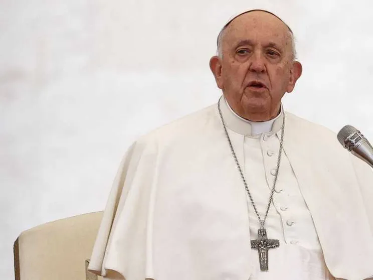Migranti, il Papa: li lasciamo noi morire nel Mediterraneo