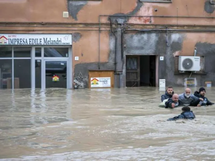 Bomba d'acqua dopo la siccità. Ecco i conti con il clima