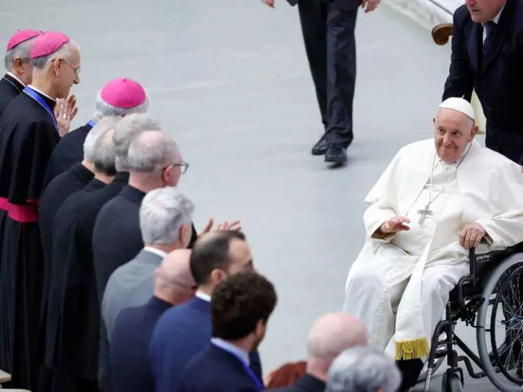 Papa Francesco: Chiesa sia aperta e "inquieta"