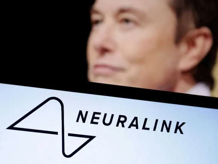 Un'azienda di Musk autorizzata a impiantare chip nel cervello