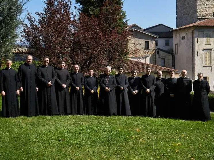 Nove giovani preti, segno di speranza per la diocesi di Giovanni XXIII