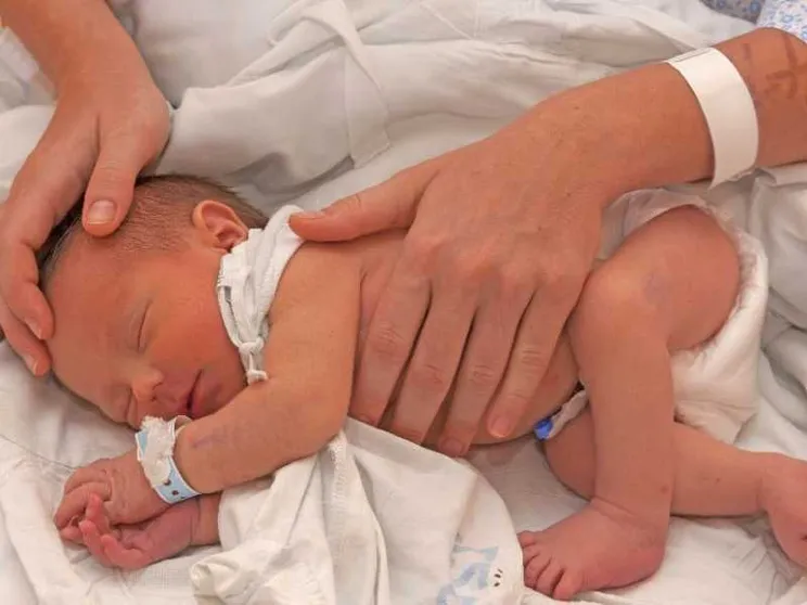 Sta bene la neonata abbandonata davanti all'ospedale