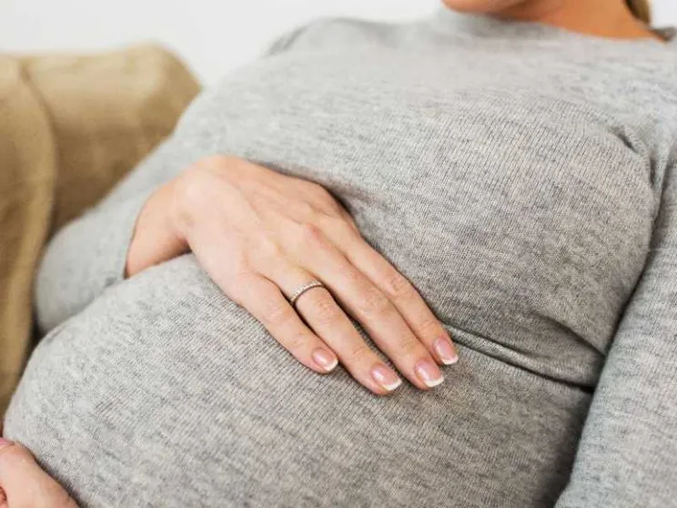 Utero in affitto come «reato universale», primo sì in Commissione