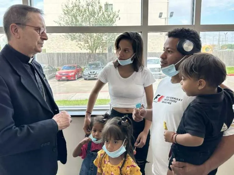 I migranti che arrivano in Texas vedono Dio nel riparo della Caritas