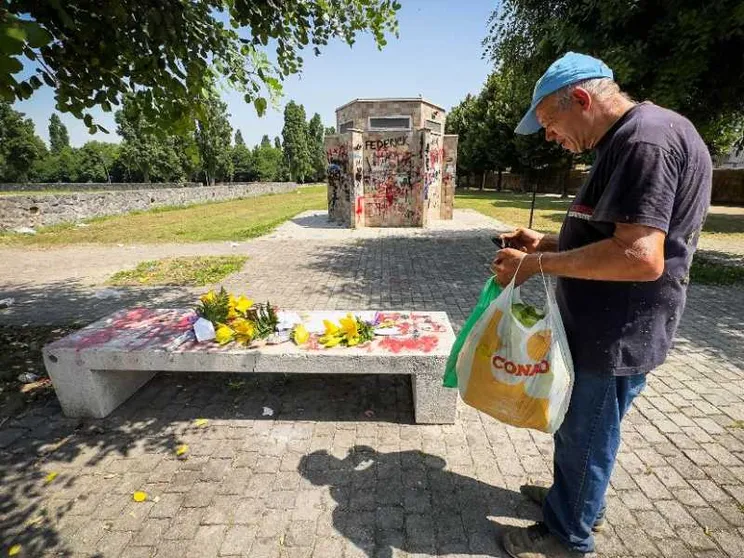 Il clochard ghanese ucciso: arrestati due 16enni. «Futili motivi»