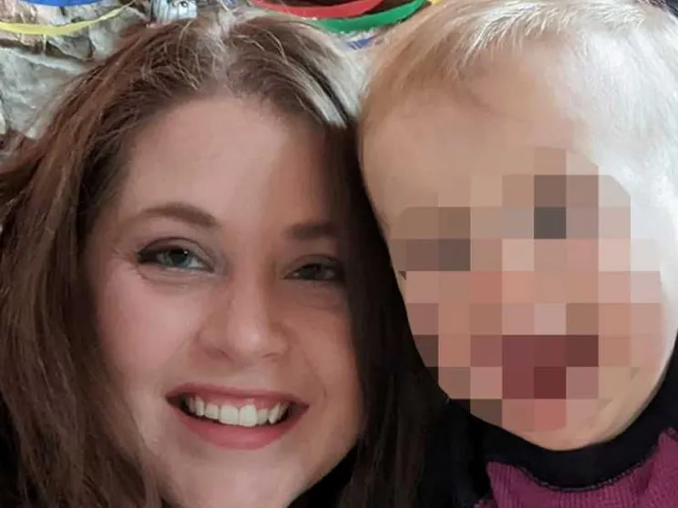 Bambini e armi, a 2 anni spara e uccide la madre incinta