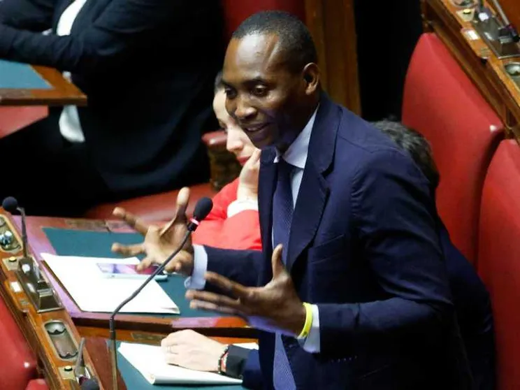 Soumahoro: «Ululati mentre parlavo». Ma per la maggioranza non c'è razzismo