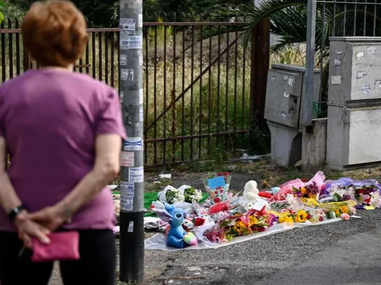 Il vescovo Reina: «Una crisi valoriale ereditata dagli adulti»