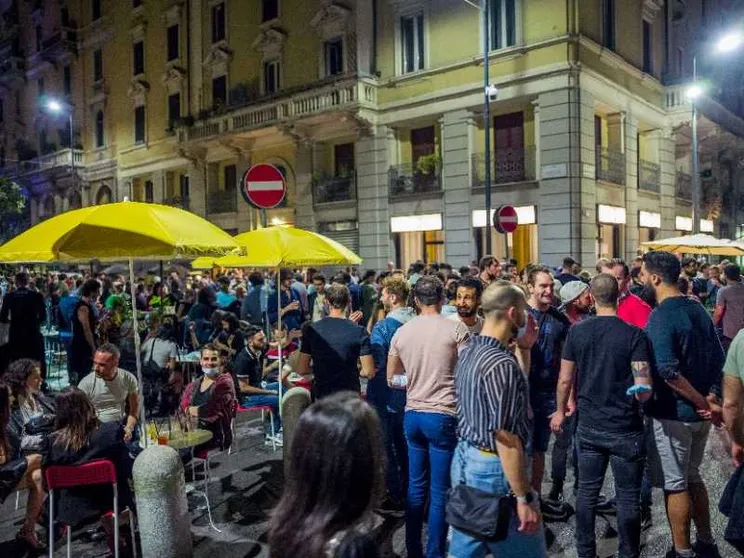 Movida selvaggia, arriva la stretta su locali e dehors