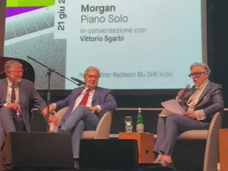 Sgarbi, pieno di volgarità al Maxxi. Rivolta dei dipendenti