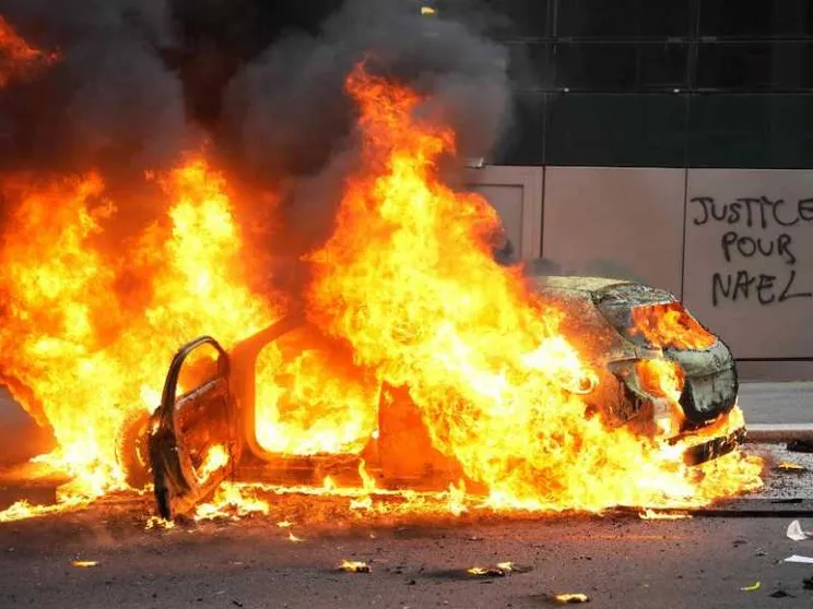 Francia, nelle banlieue la guerriglia dei ragazzi