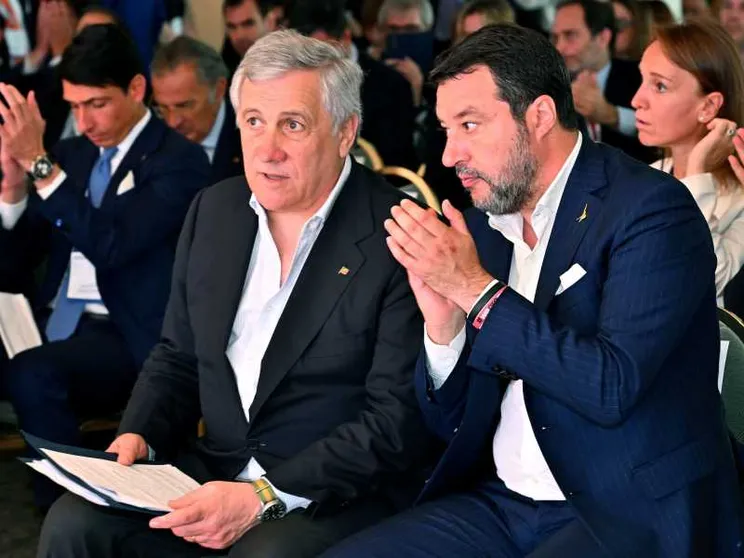 Salvini flirta con Le Pen, Tajani lo gela