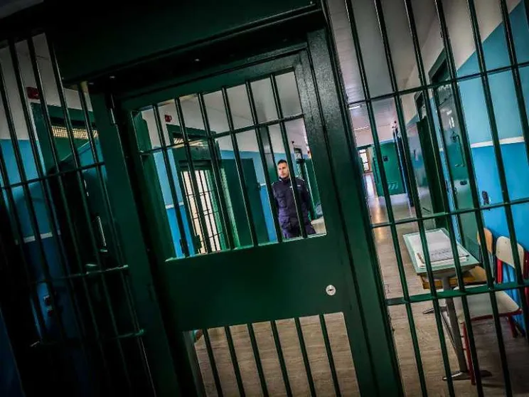 Droni per introdurre droga e cellulari: carceri colabrodo, la piaga si allarga