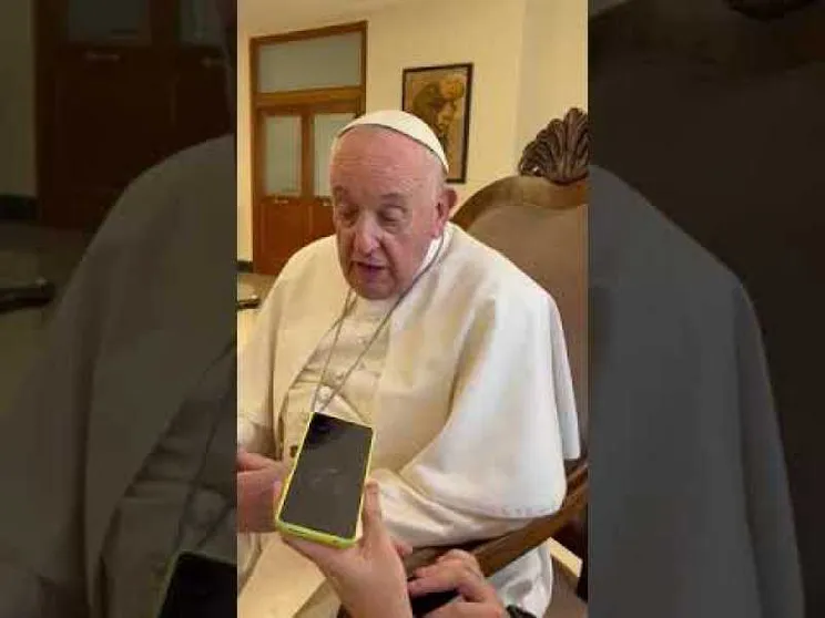 Il Papa: «A voi giovani in partenza per Lisbona: buona strada!»