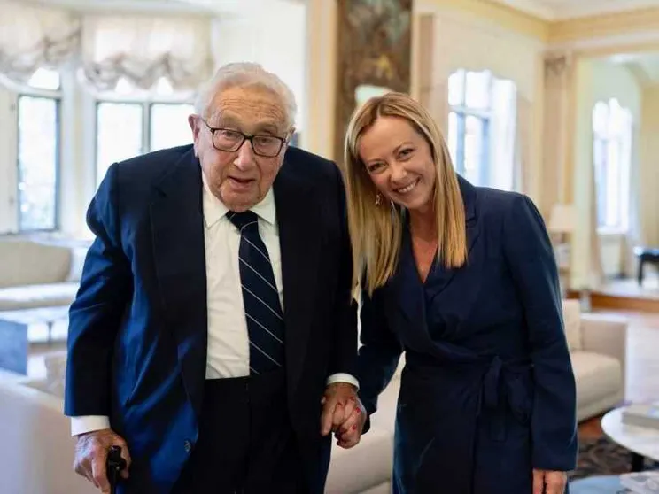 Diritti e Cina, i "consigli" di Biden a Meloni. La gag: fai venire qui tua figlia