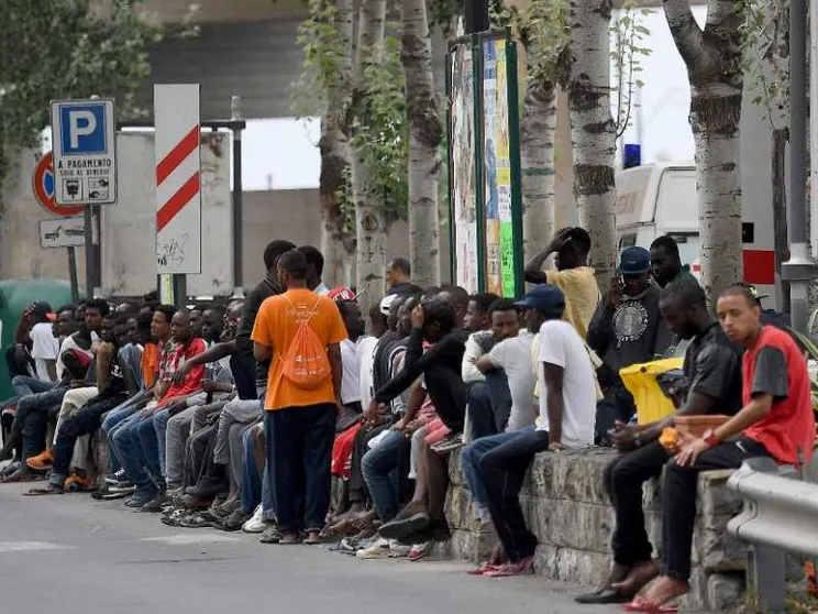 Vigilantes e respingimenti, guerre ai migranti in fuga dall'Italia