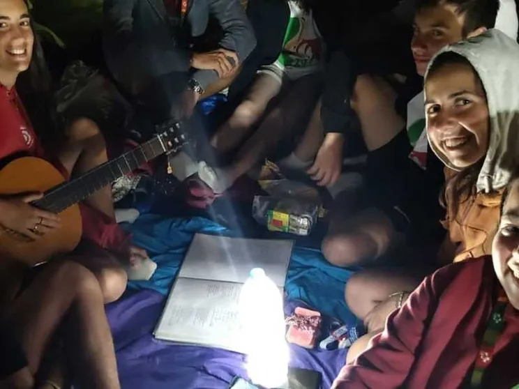 Chi dorme, chi canta, chi guarda il cielo: la notte della veglia alla Gmg
