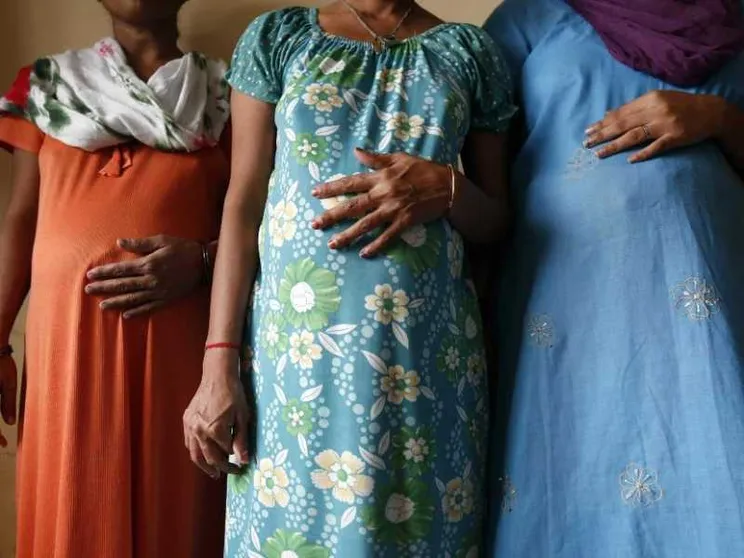 Tutte le falsità della narrazione a sostegno dell'utero in affitto