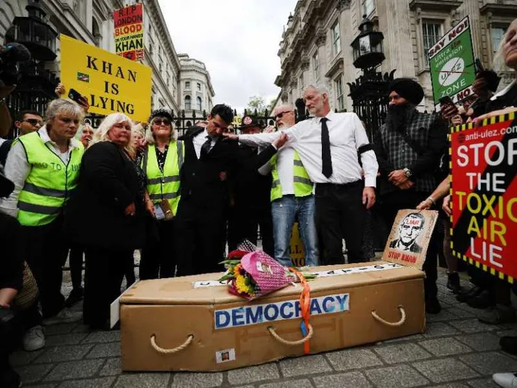 Londra regge, ma la protesta cresce: no alla più grande Ztl del mondo