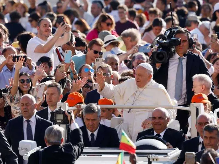 Il Papa: allargare i confini del nostro sguardo