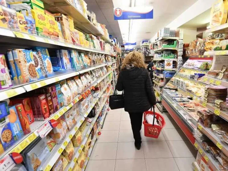 Consumi, è l’era delle rinunce: un italiano su tre prevede di tagliare