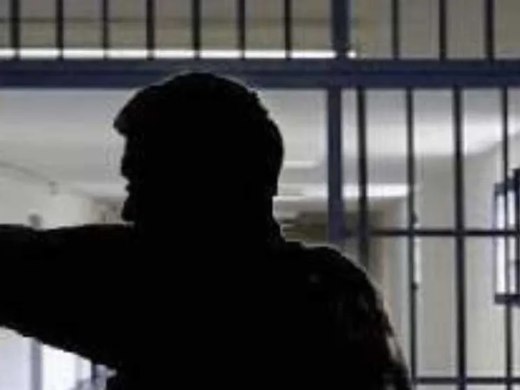 A 14 anni sterminò la famiglia: 18enne condannato all'ergastolo