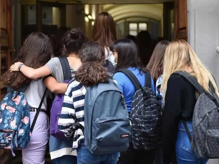 Ritorno a scuola per 7 milioni di studenti (con l’ombra del Covid)