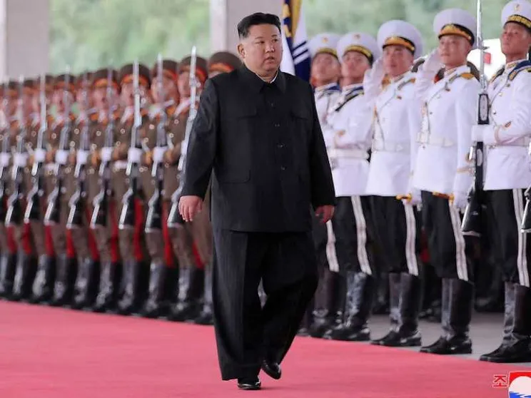 Kim è in Russia. E Putin "abbraccia" Trump