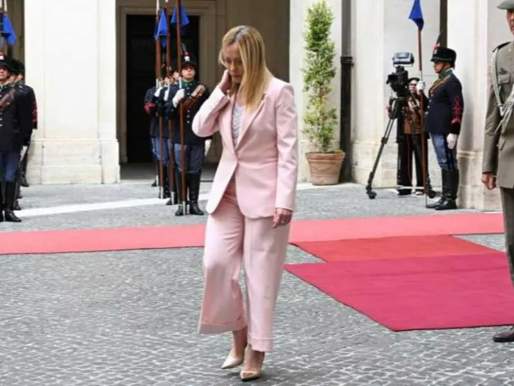 Meloni insiste: «Fermare i migranti». E Salvini: c’è una regia, è una guerra