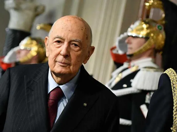 Ore di ansia per Napolitano. Il Papa: «Un servitore della Patria»