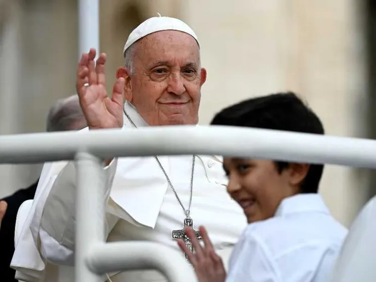 Il Papa: l'Africa non è un suolo da saccheggiare. «Tacciano le armi»