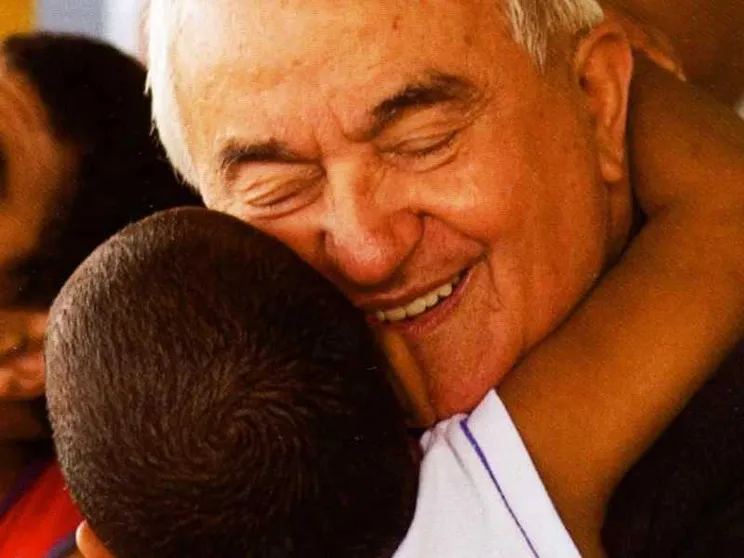 Adozione mite, la profezia di don Benzi