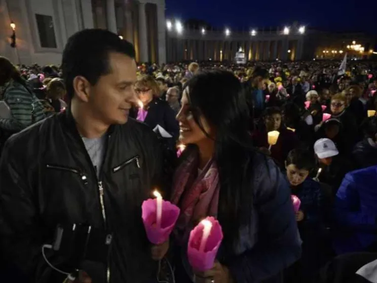 I cristiani pregano per il Sinodo, veglia ecumenica in piazza San Pietro