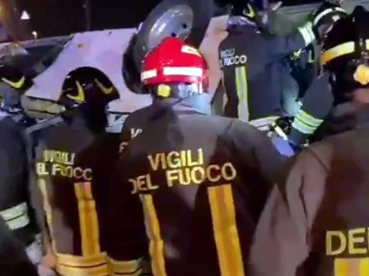 Tra le vittime del bus due bimbi. La storia di Boubacar, il migrante eroe