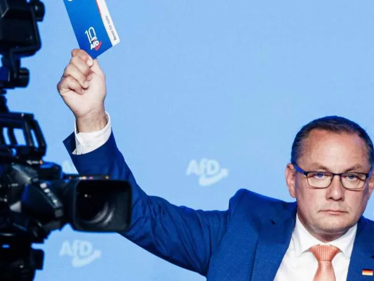 Giallo al comizio dell'Afd, Chrupalla finisce in ospedale