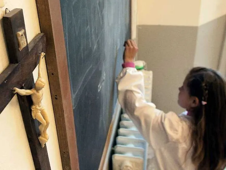 Preside toglie il crocifisso dalle aule. Raccolta di firme contro la decisione