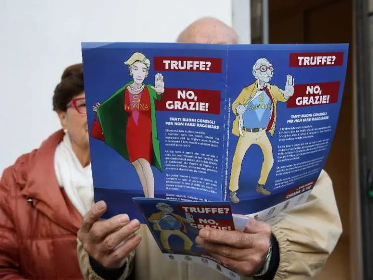Imbrogli e ricatti: l'Italia delle truffe online. E pagano gli anziani