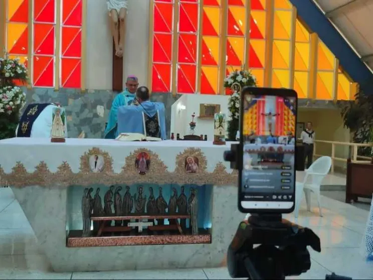 Da Facebook a TikTok, così la Chiesa parla agli ultimi