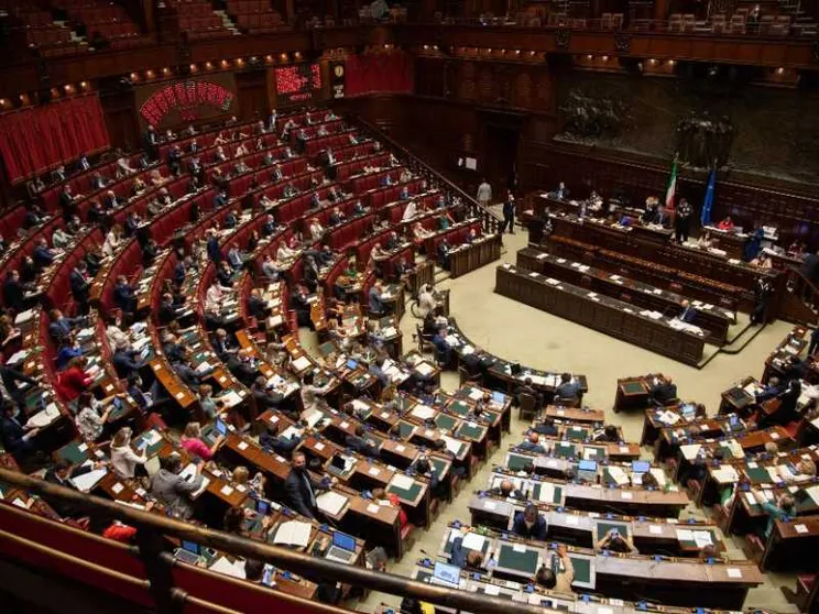 Salario minimo, ok al rinvio in commissione. L'opposizione insorge