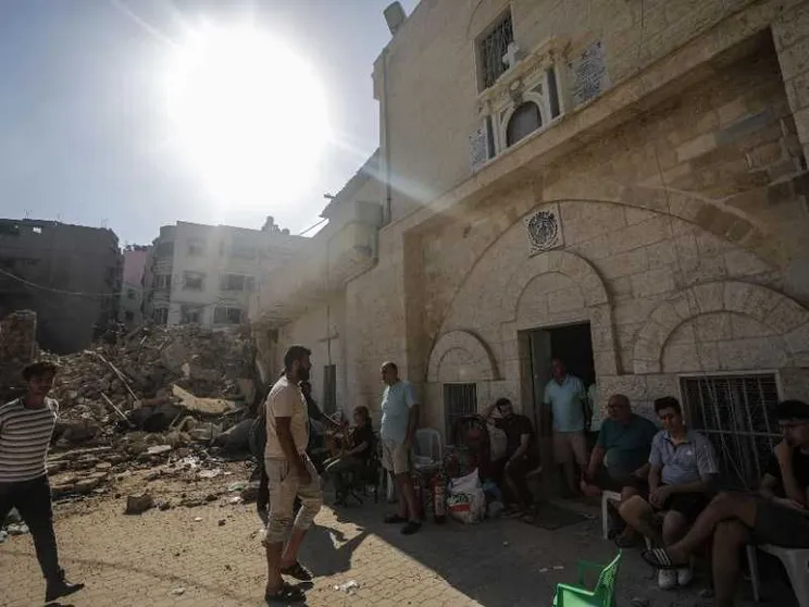 Bombe sui cristiani in una chiesa: operatrice Caritas tra le 18 vittime