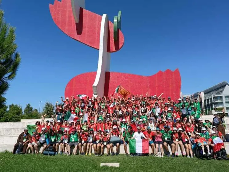 Accogliente, vicina, semplice, gioiosa. Così i giovani sognano la loro Chiesa