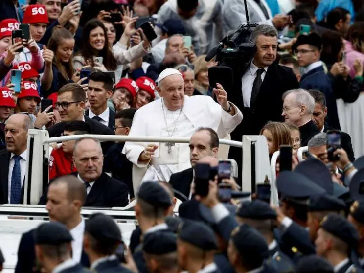 Il Papa: la Parola di Dio non è incatenata, si diffonde tra i popoli