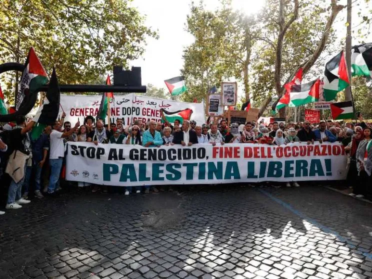 Tensioni alla manifestazione pro Palestina, rimossa bandiera d'Israele alla Fao