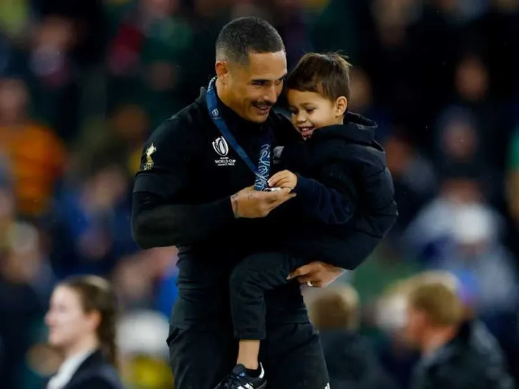 L'ultimo match del campione di rugby: perdente ma felice (e con figlio)