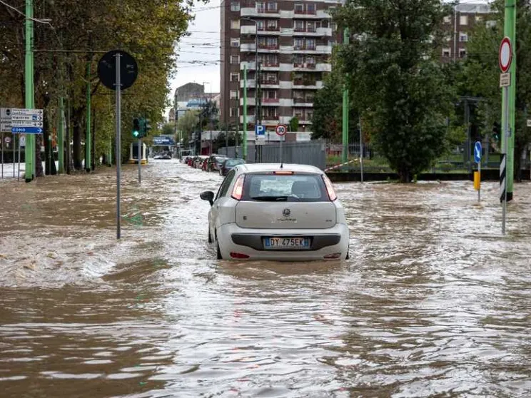 Nubifragi e frane al Nord, allagamenti a Milano