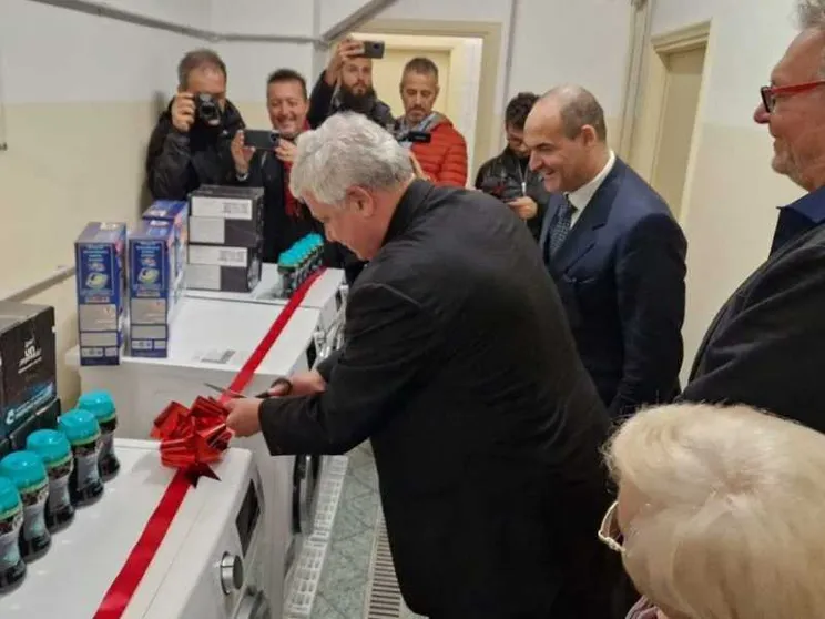 Aperte due “lavanderie di papa Francesco”, aiuto concreto ai più poveri